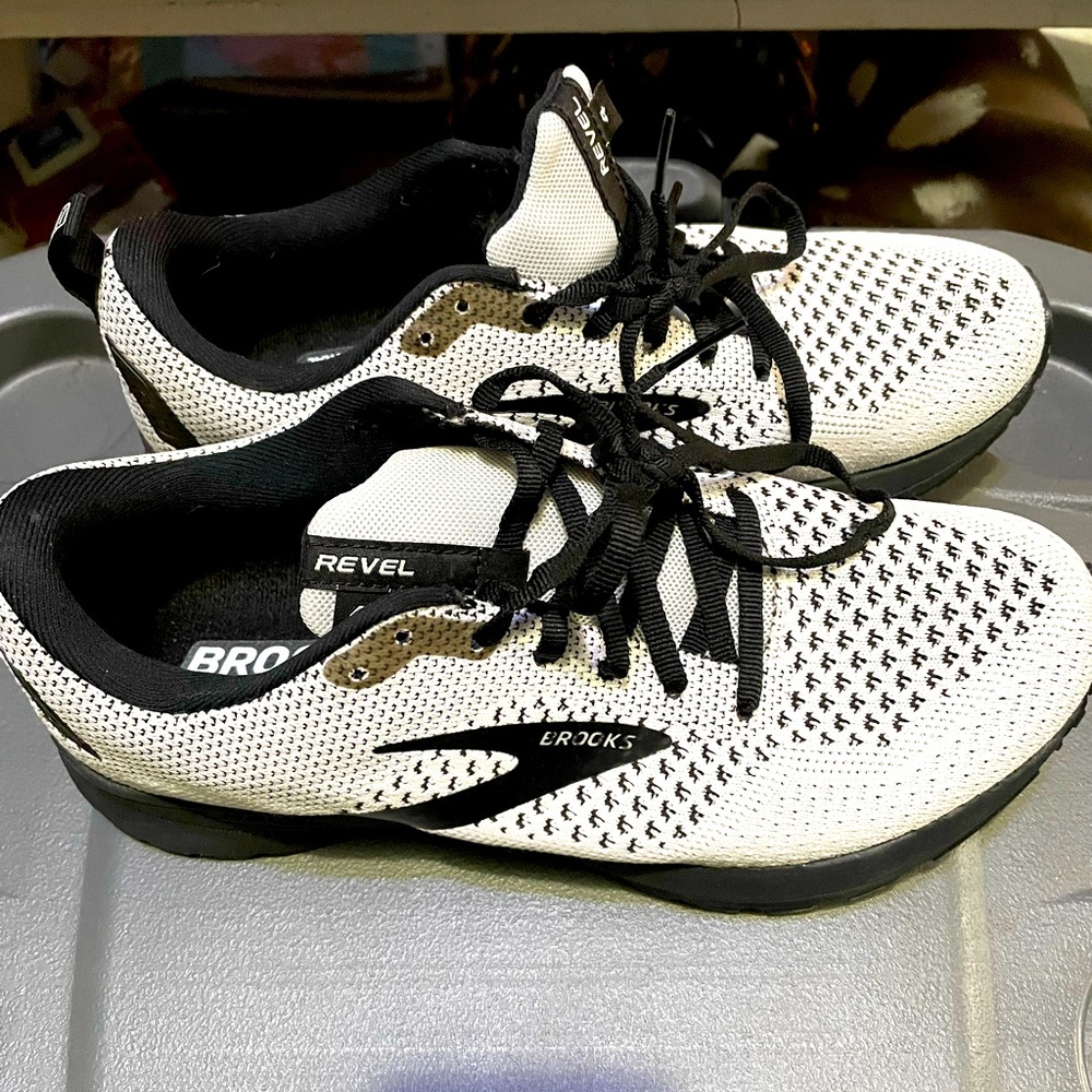 Womens Brooks Revel 4